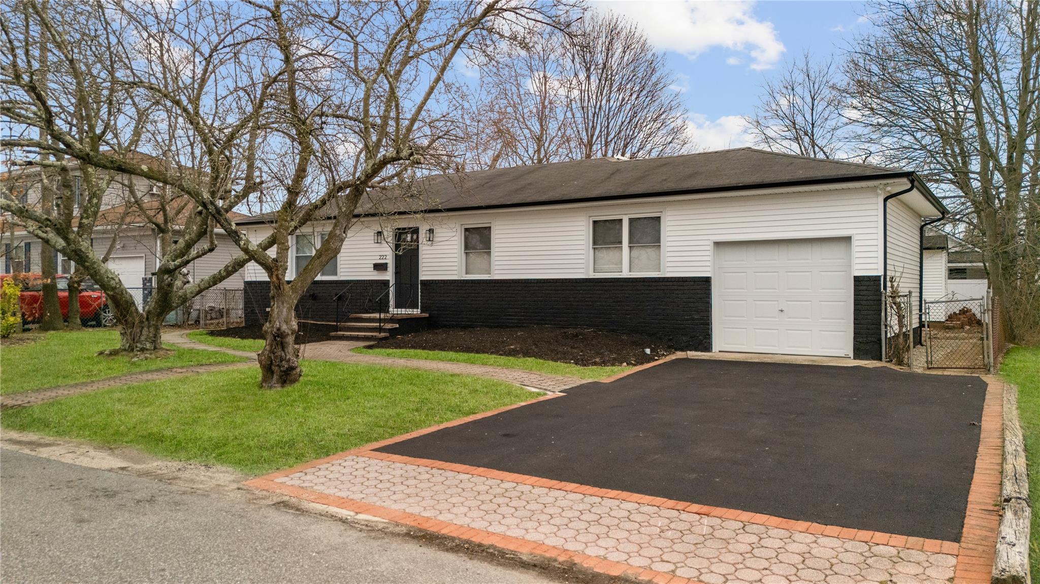 Silver St, West Babylon, NY 11704