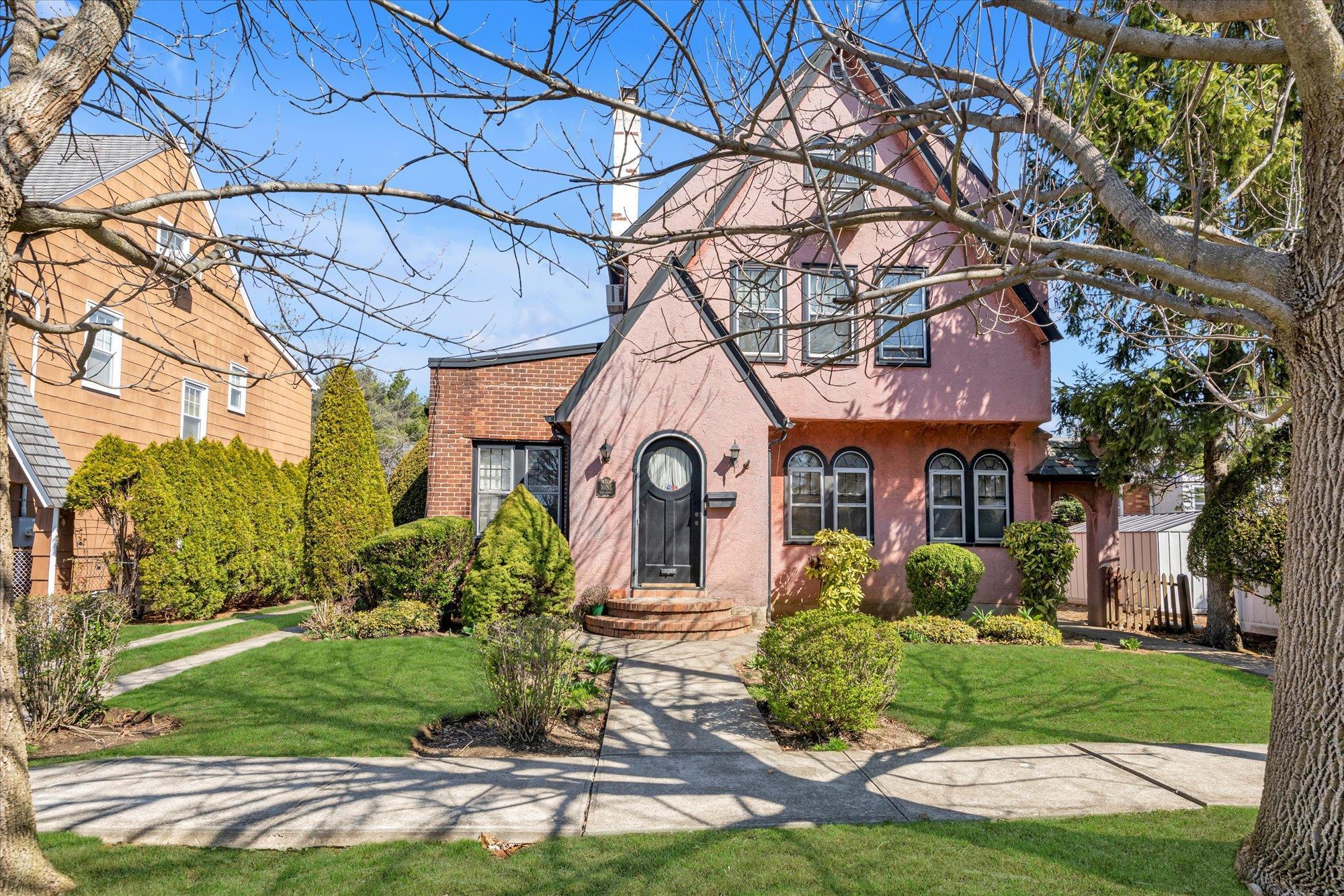 May Ct, West Hempstead, NY 11552