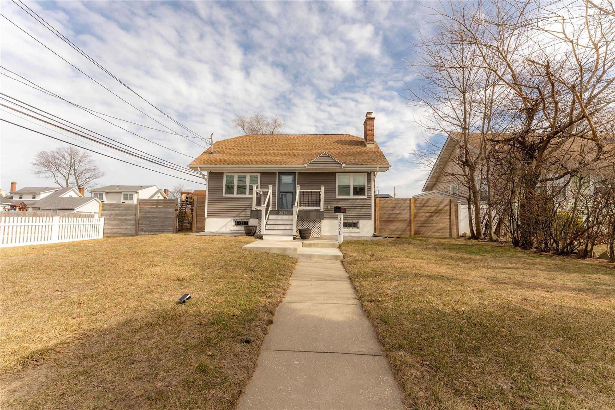 3rd St, Oceanside, NY 11572