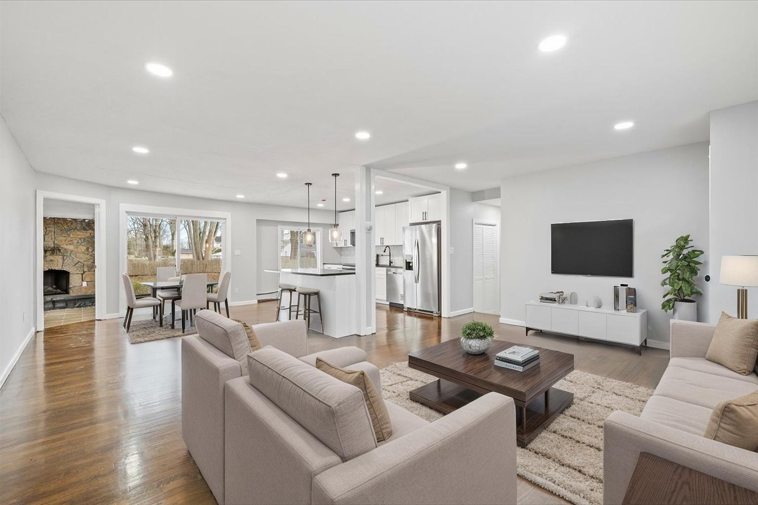 W Oakdale St, Bay Shore, NY 11706