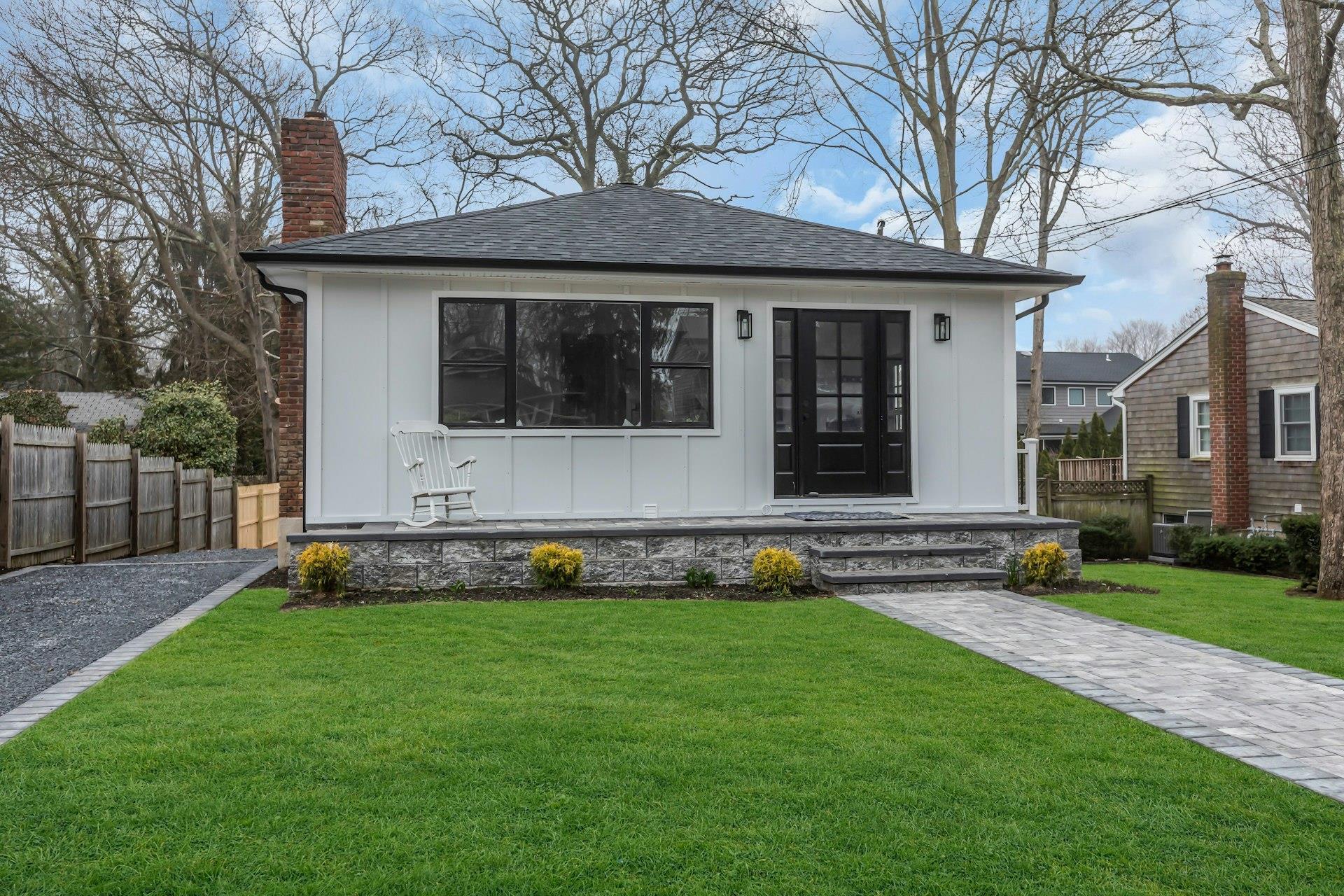 Kensington Ave, Bayport, NY 11705