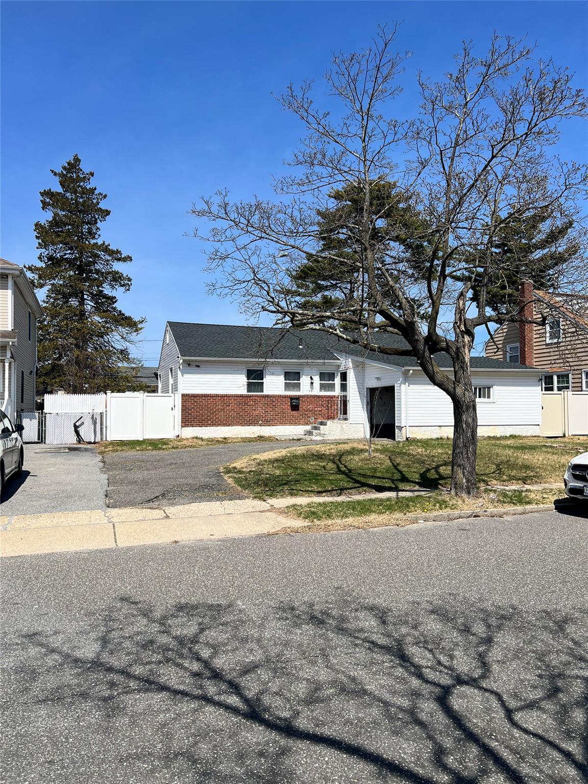 Joyce Ave, Massapequa, NY 11758