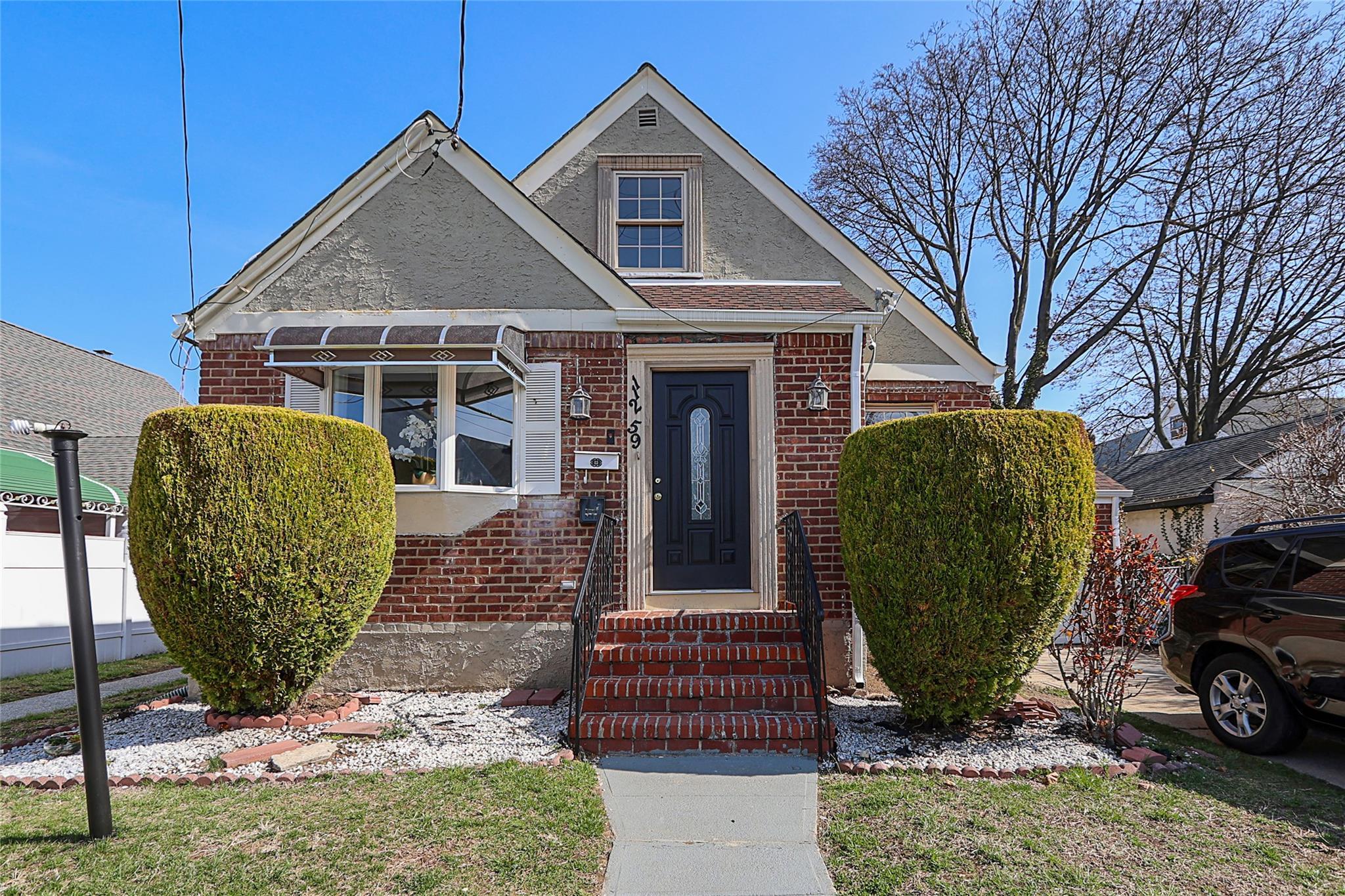 Mayville St, Saint Albans, NY 11412