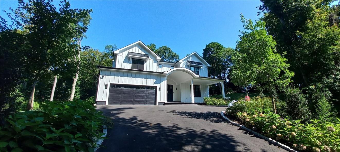 Locust Ln, Roslyn Heights, NY 11577
