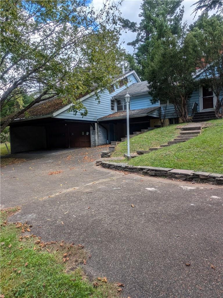 Playhouse Ln, Woodstock, NY 12498
