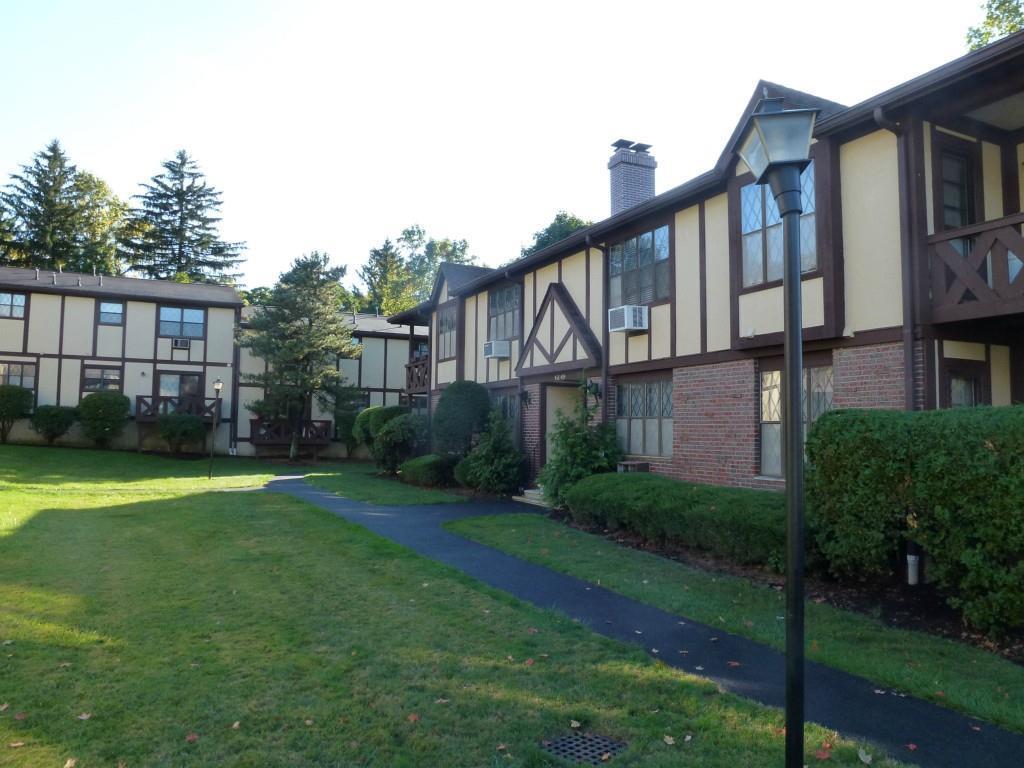 Sierra Vista Ln, Valley Cottage, NY 10989