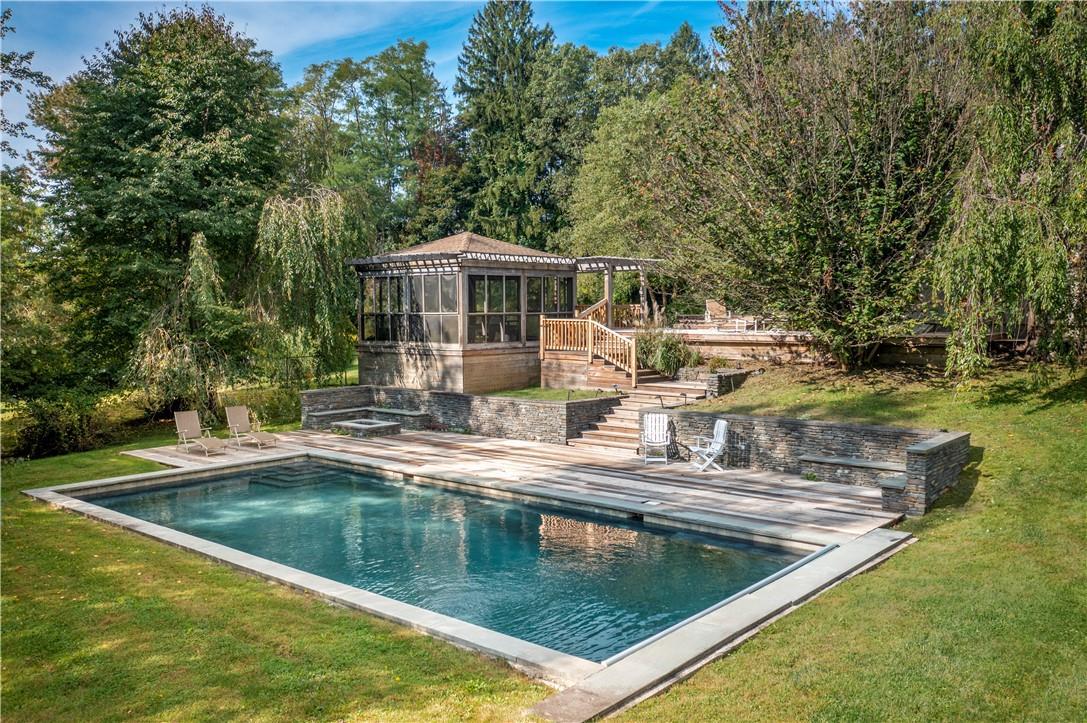 Strawberry Hill Rd, Pawling, NY 12564
