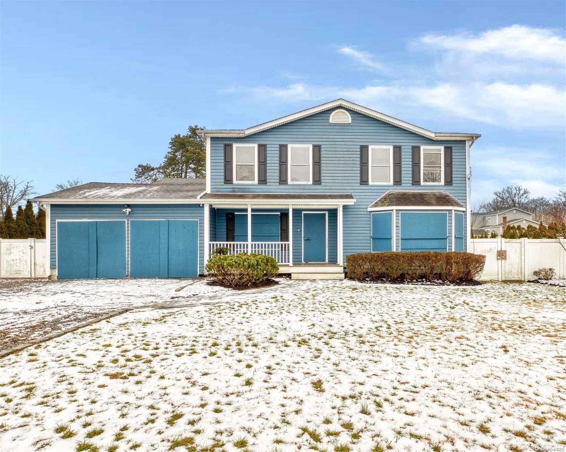 Lake Grove St, Centereach, NY 11720
