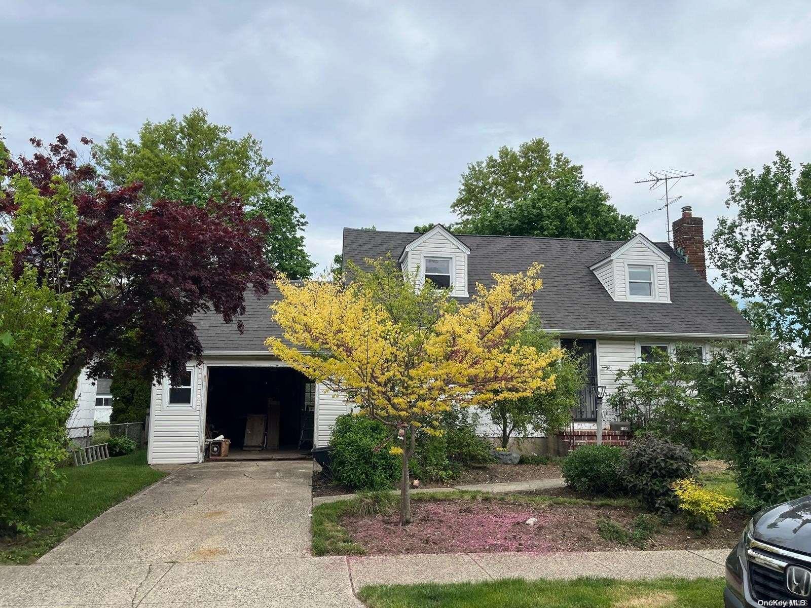 Alcyon Pl, Uniondale, NY 11553