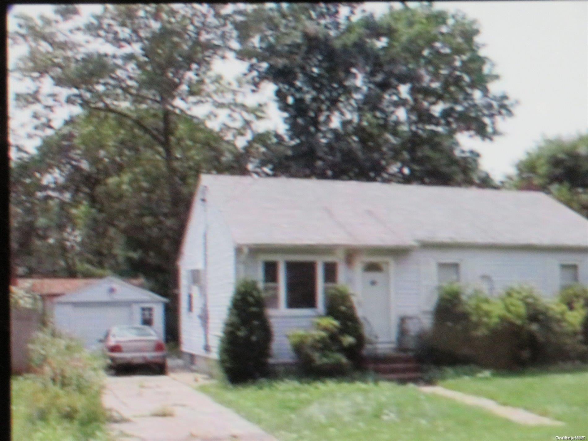 Muncy Ave, West Babylon, NY 11704