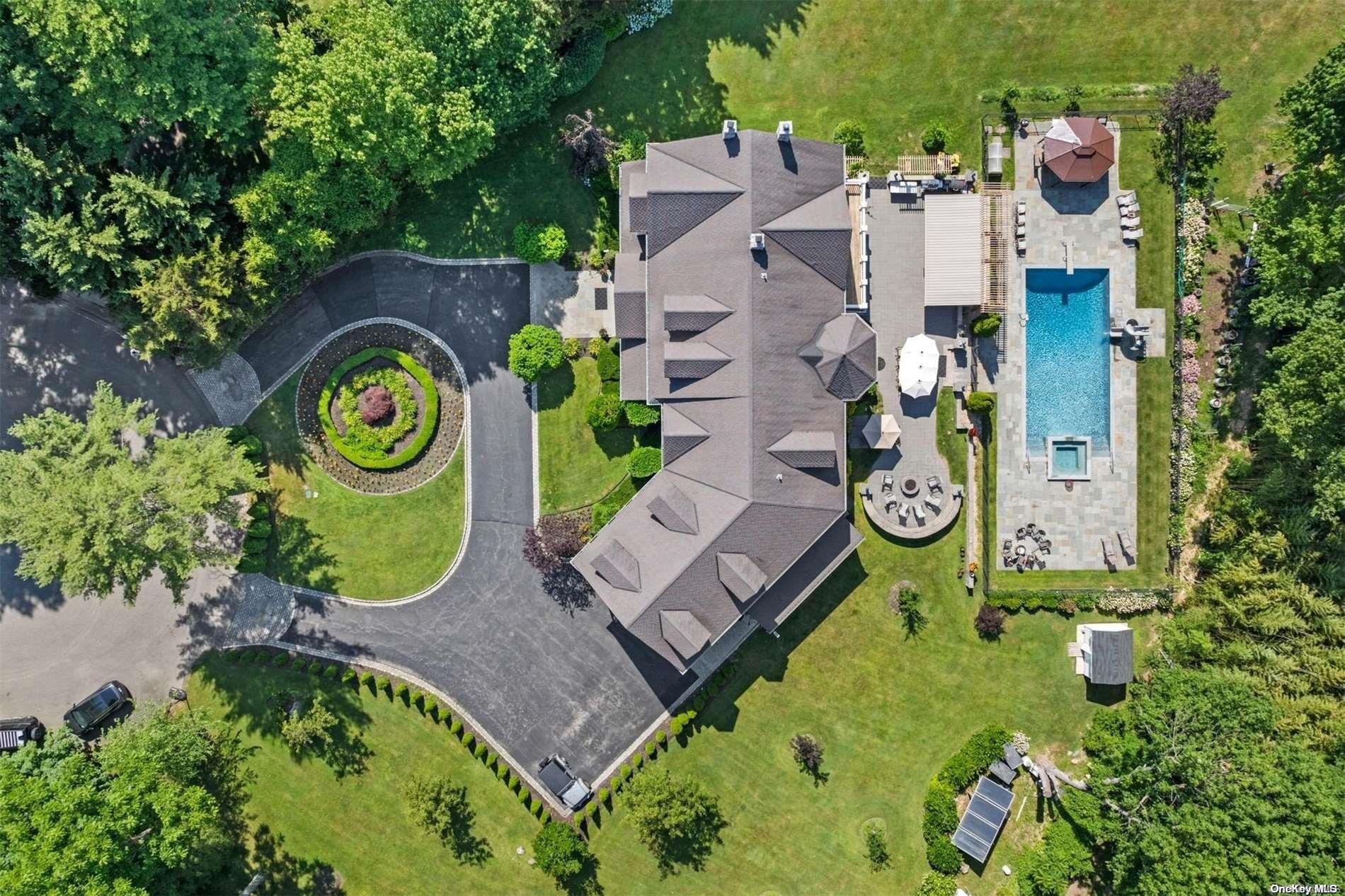 Coleman Ct, Cold Spring Harbor, NY 11724