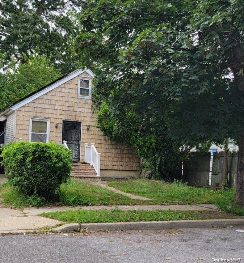 Decatur St, Roosevelt, NY 11575