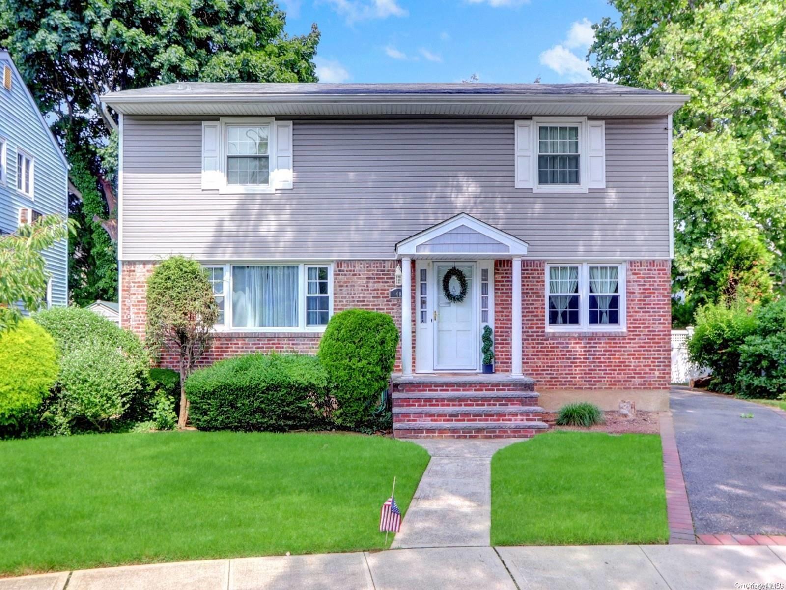 Ackley Ct, Malverne, NY 11565