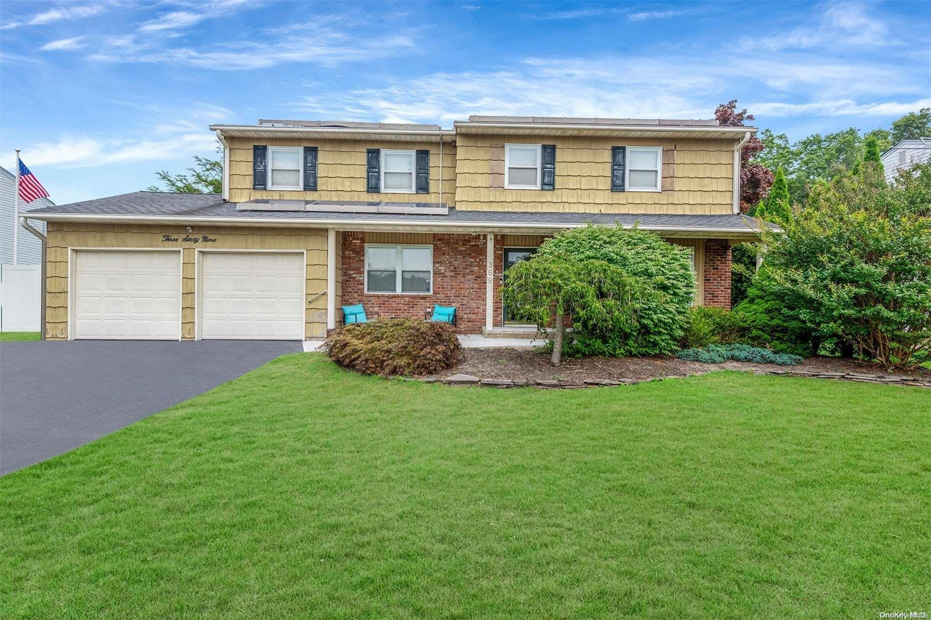 Singingwood Dr, Holbrook, NY 11741