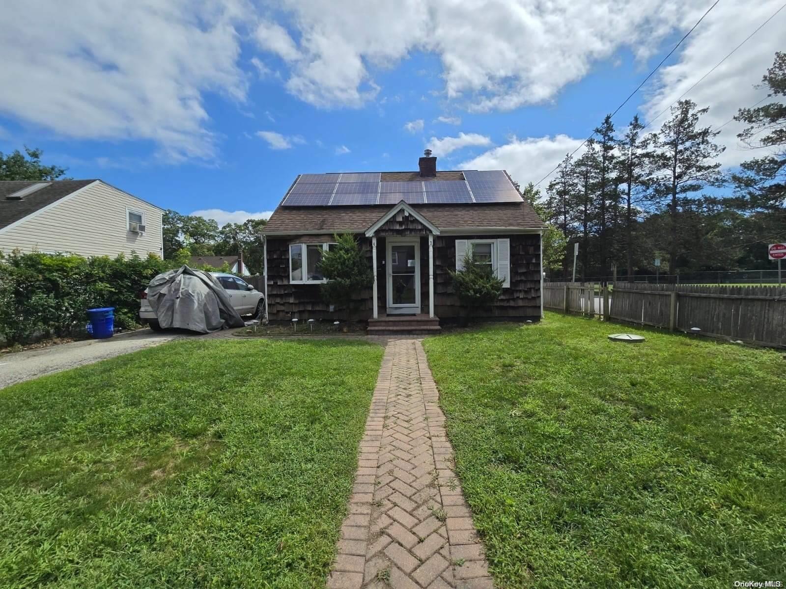 Chestnut St, Islip, NY 11751