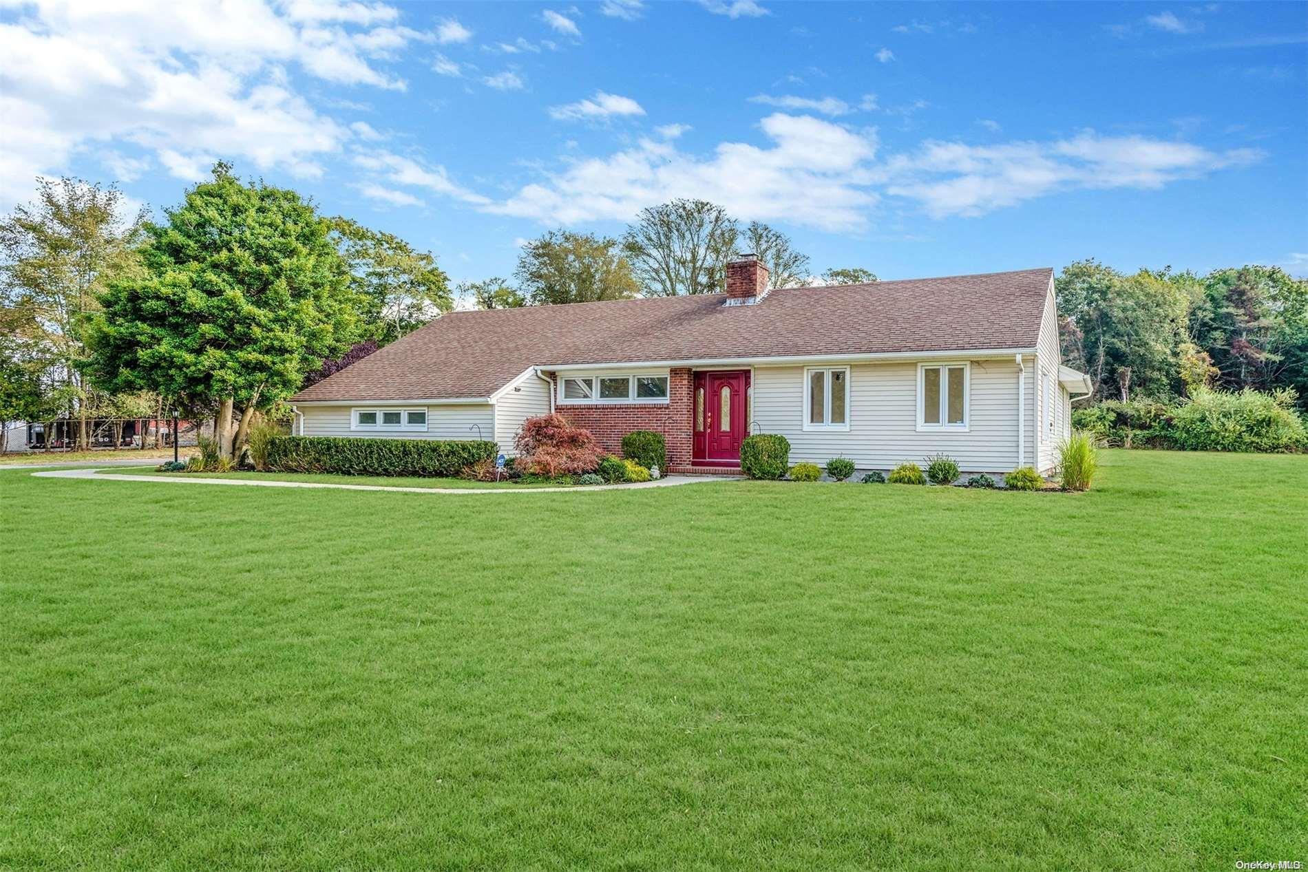 Watchogue Ave, East Moriches, NY 11940