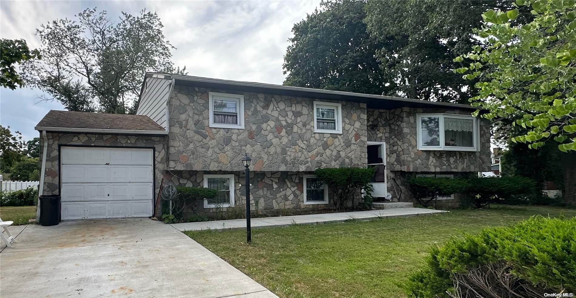 S 29th St, Wyandanch, NY 11798