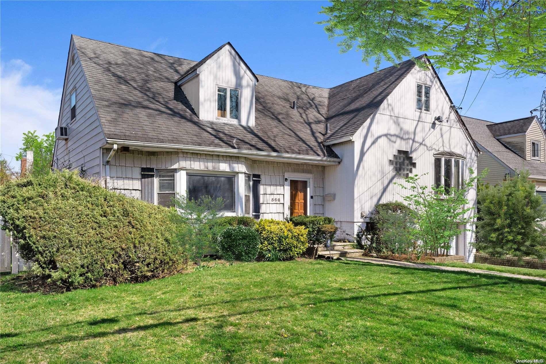 Saddle Ridge Rd, Woodmere, NY 11598