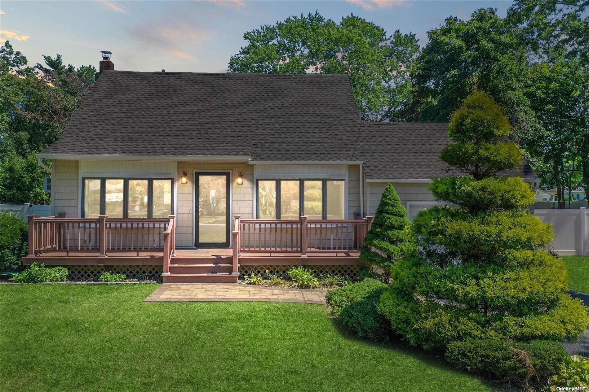 San Juan Dr, Hauppauge, NY 11788