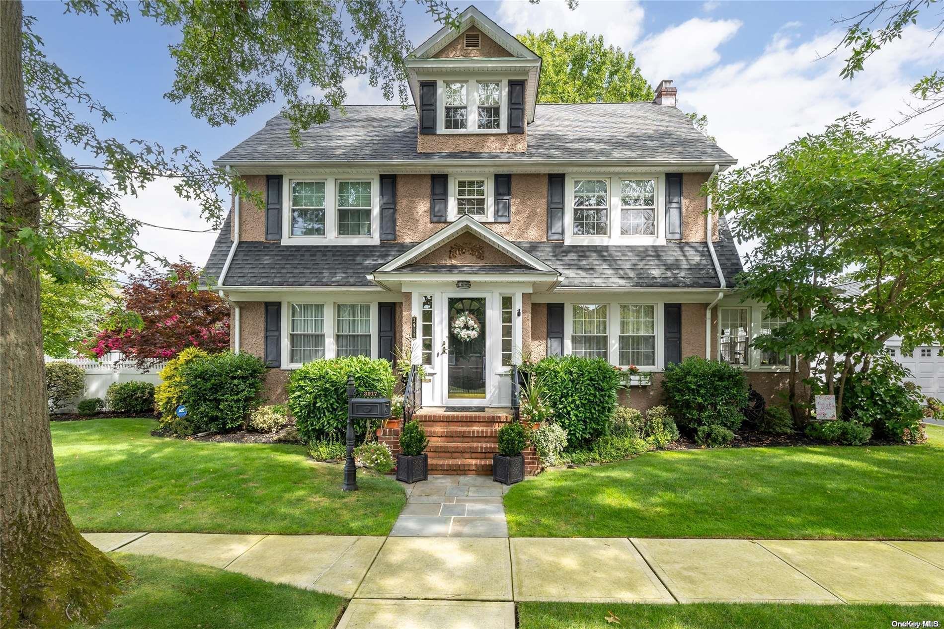 Fulton Ave, Seaford, NY 11783