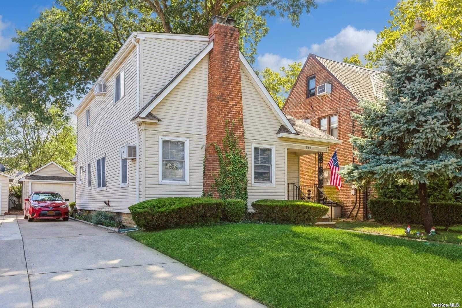 Lakeview Ave, Lynbrook, NY 11563
