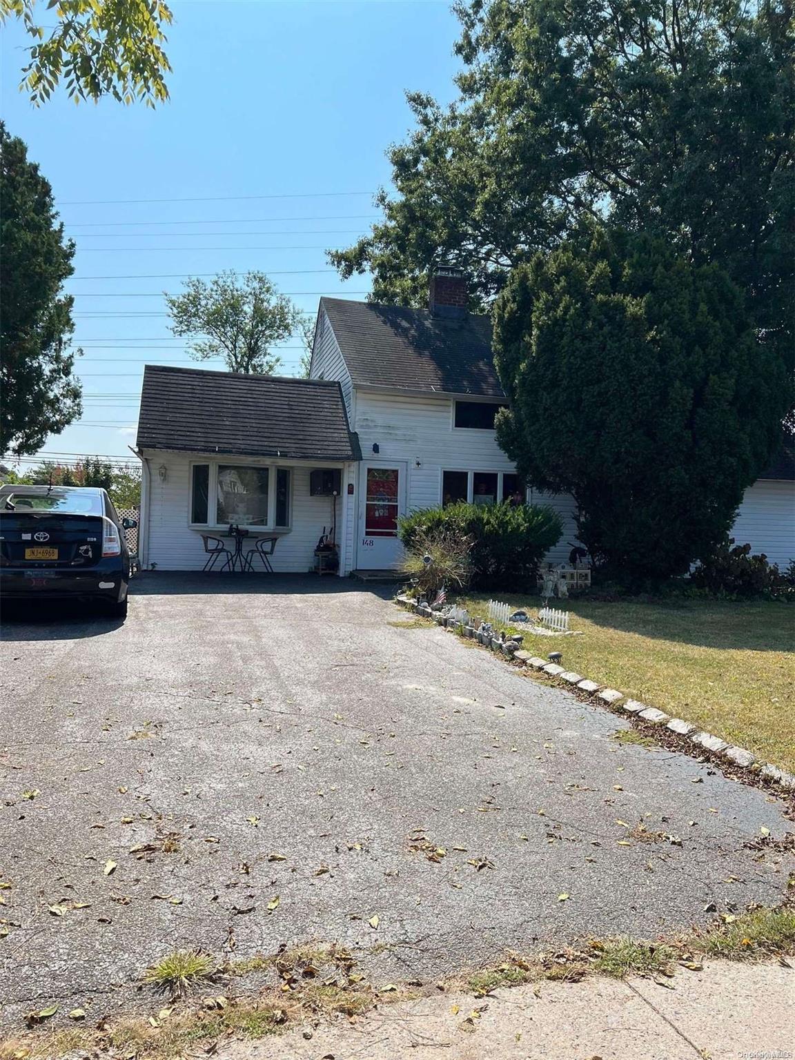 Meridian Rd, Levittown, NY 11756