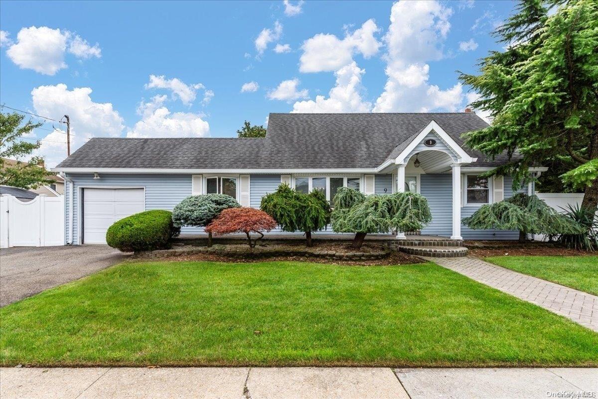 Balfour Dr, Bethpage, NY 11714