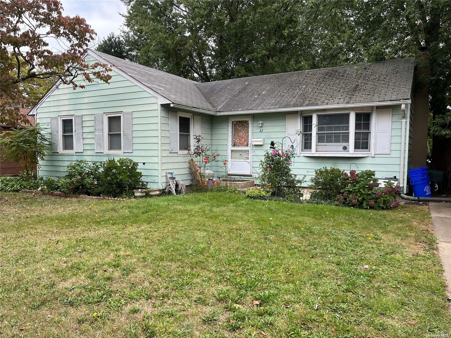 Bradish Ln, Babylon, NY 11702