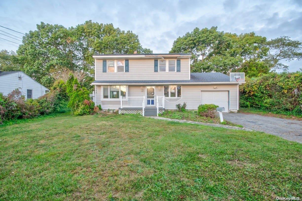 Meroke Ln, Rocky Point, NY 11778