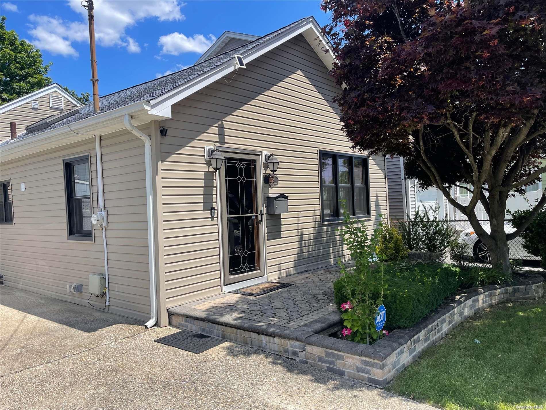 Braxton St, Uniondale, NY 11553