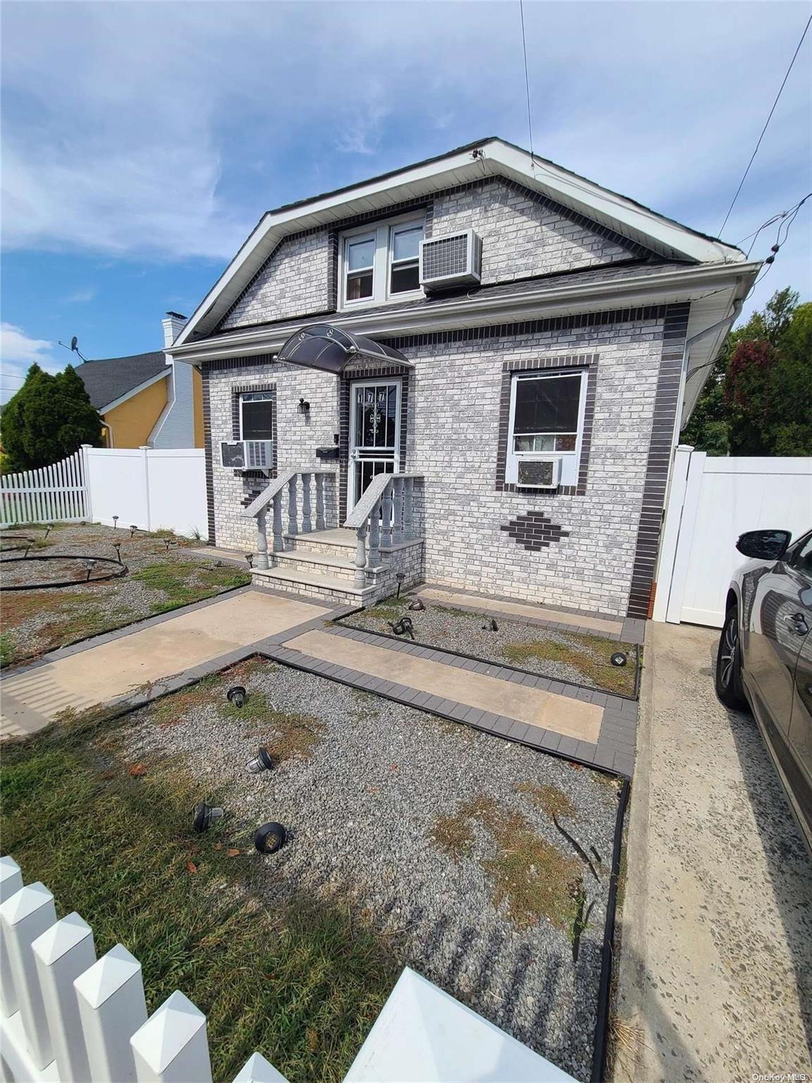E Clinton Ave, Roosevelt, NY 11575