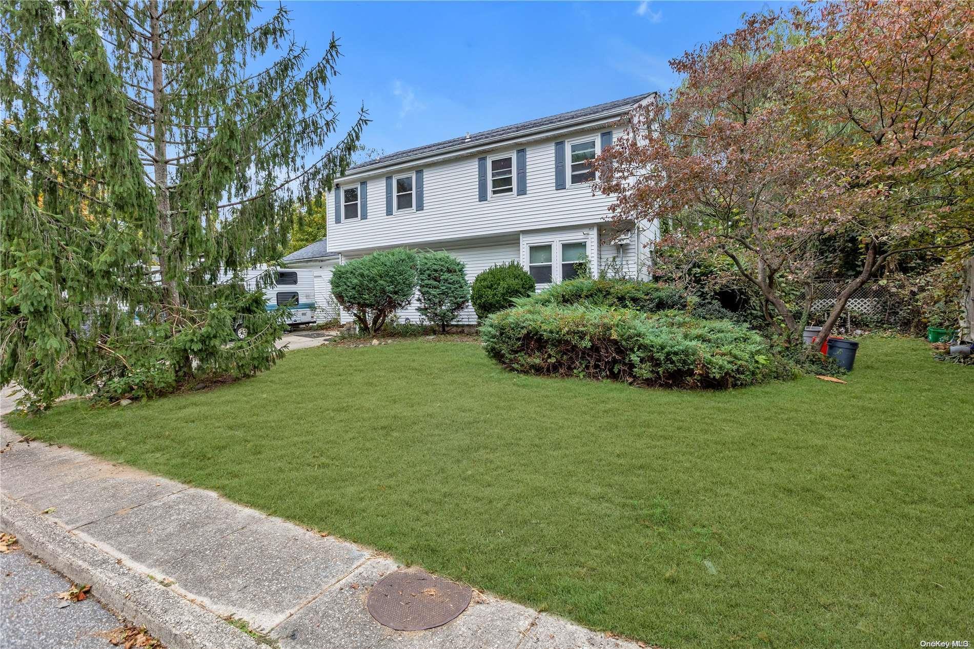 4th St, Nesconset, NY 11767