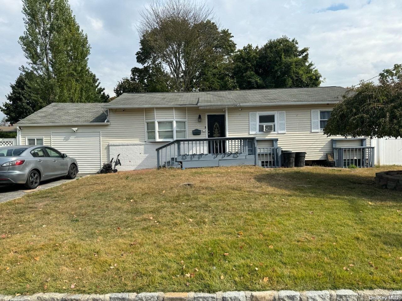 Vita Dr, Central Islip, NY 11722