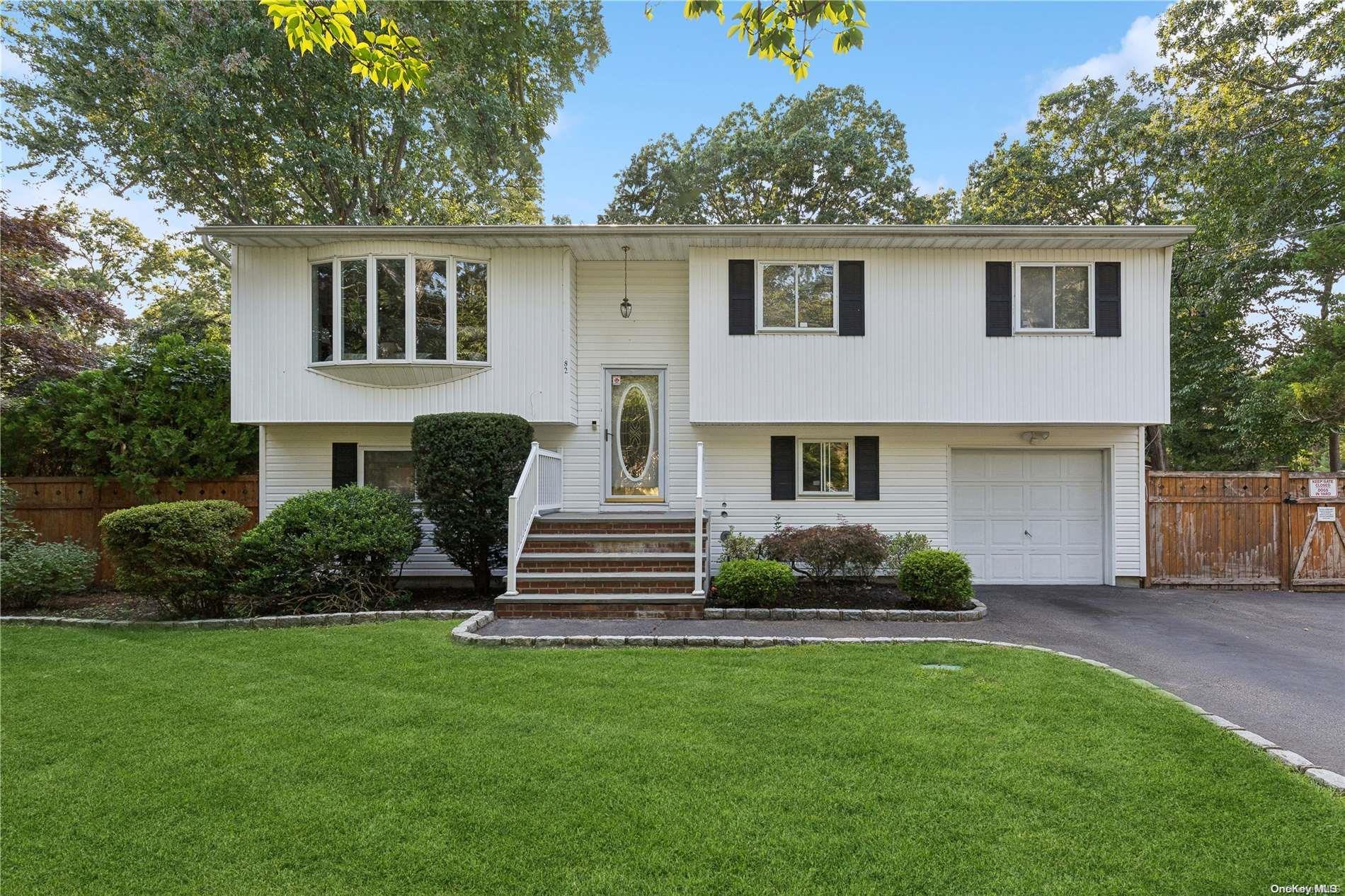 Warren Ave, Ronkonkoma, NY 11779