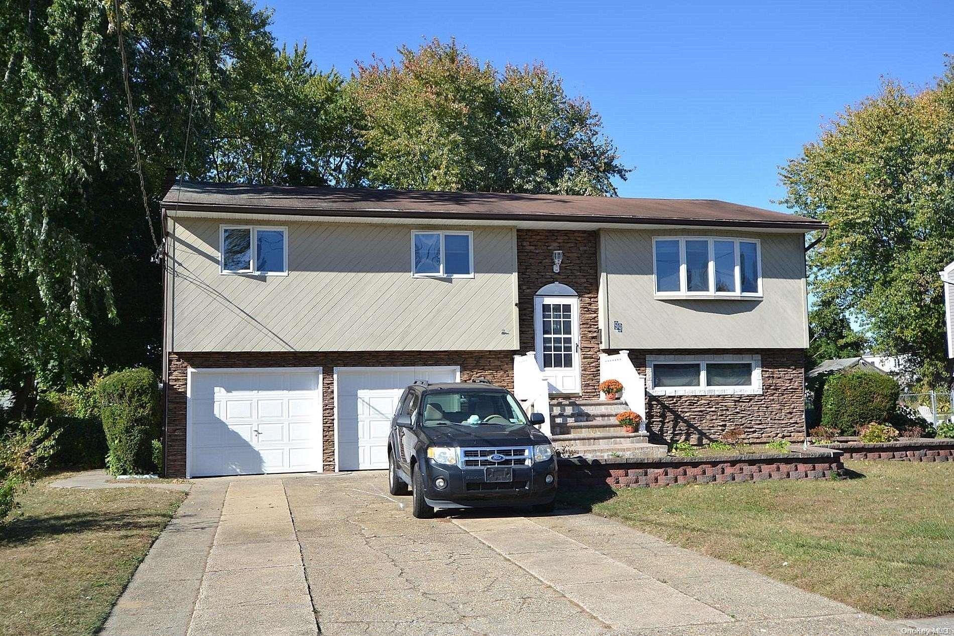 Andrew Ave, Islip Terrace, NY 11752