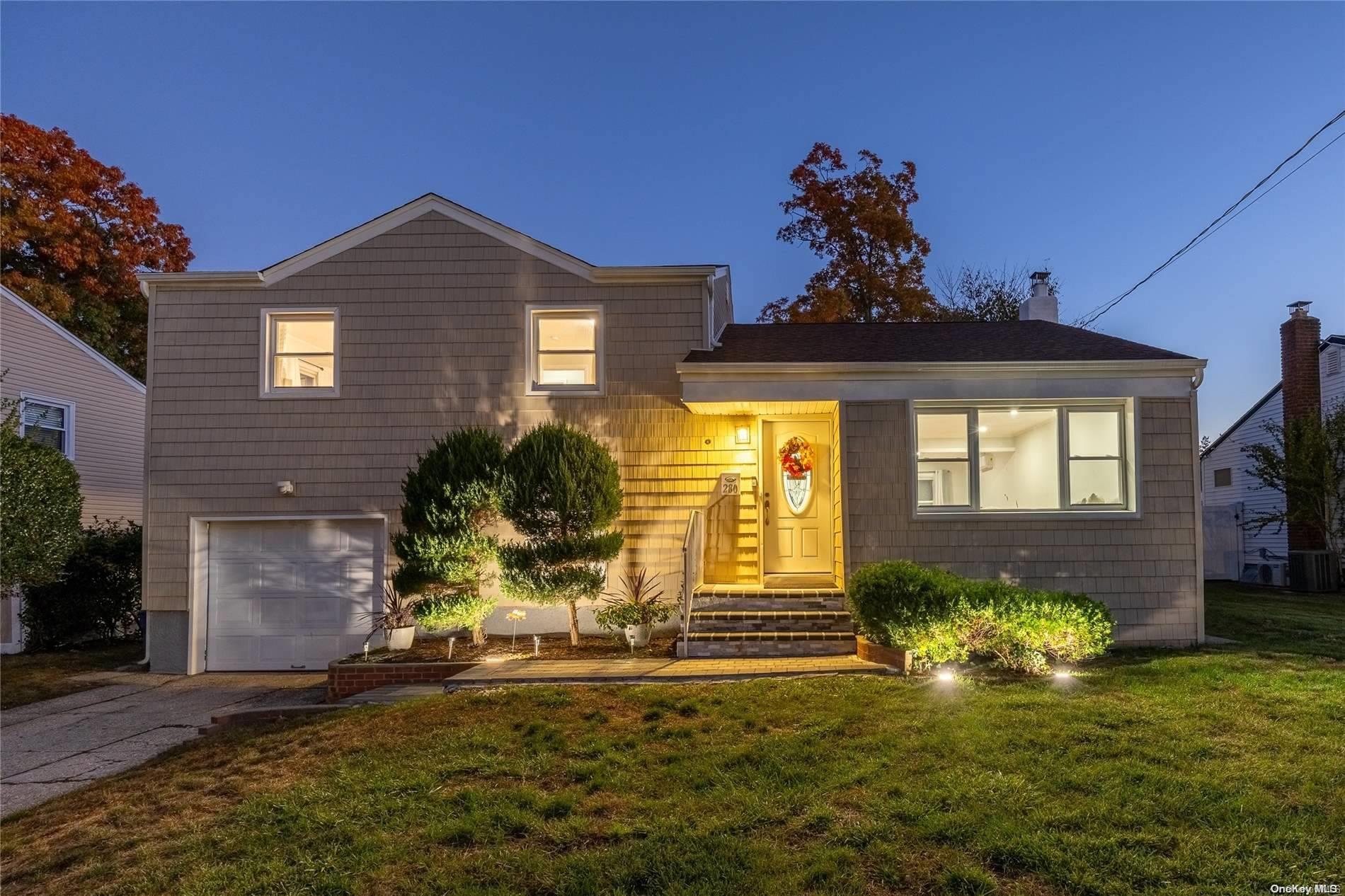 Lincoln Ave, Roosevelt, NY 11575
