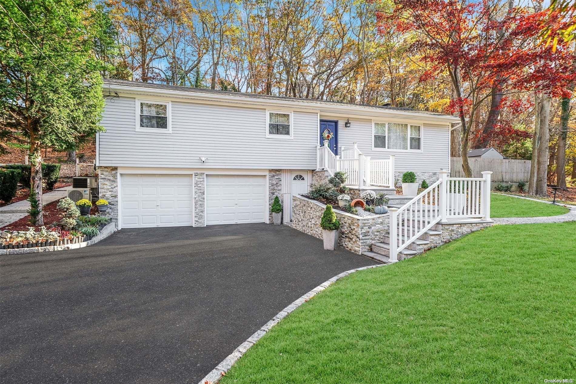N Country Rd, Smithtown, NY 11787
