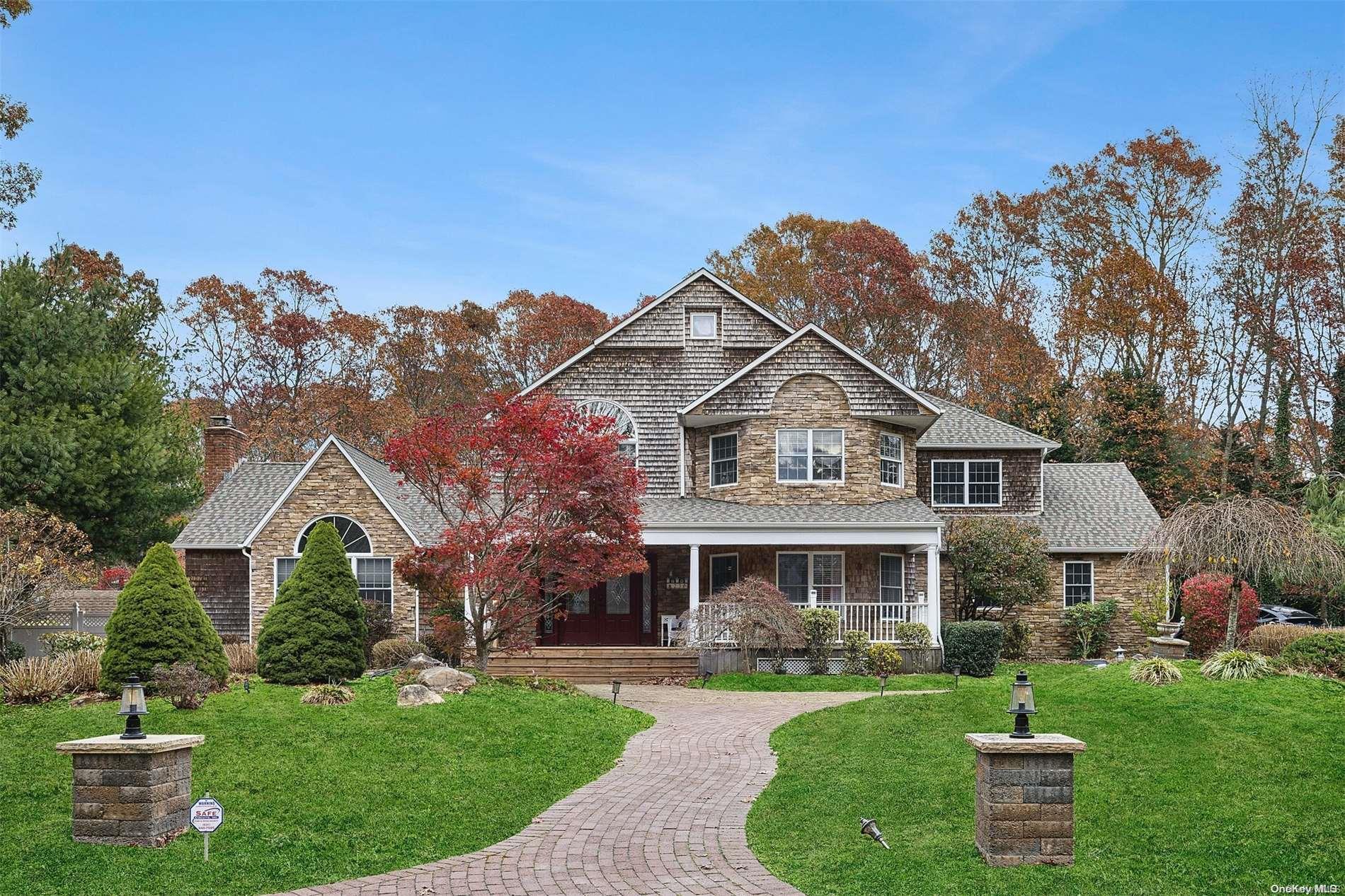 Gateway Ln, Manorville, NY 11949