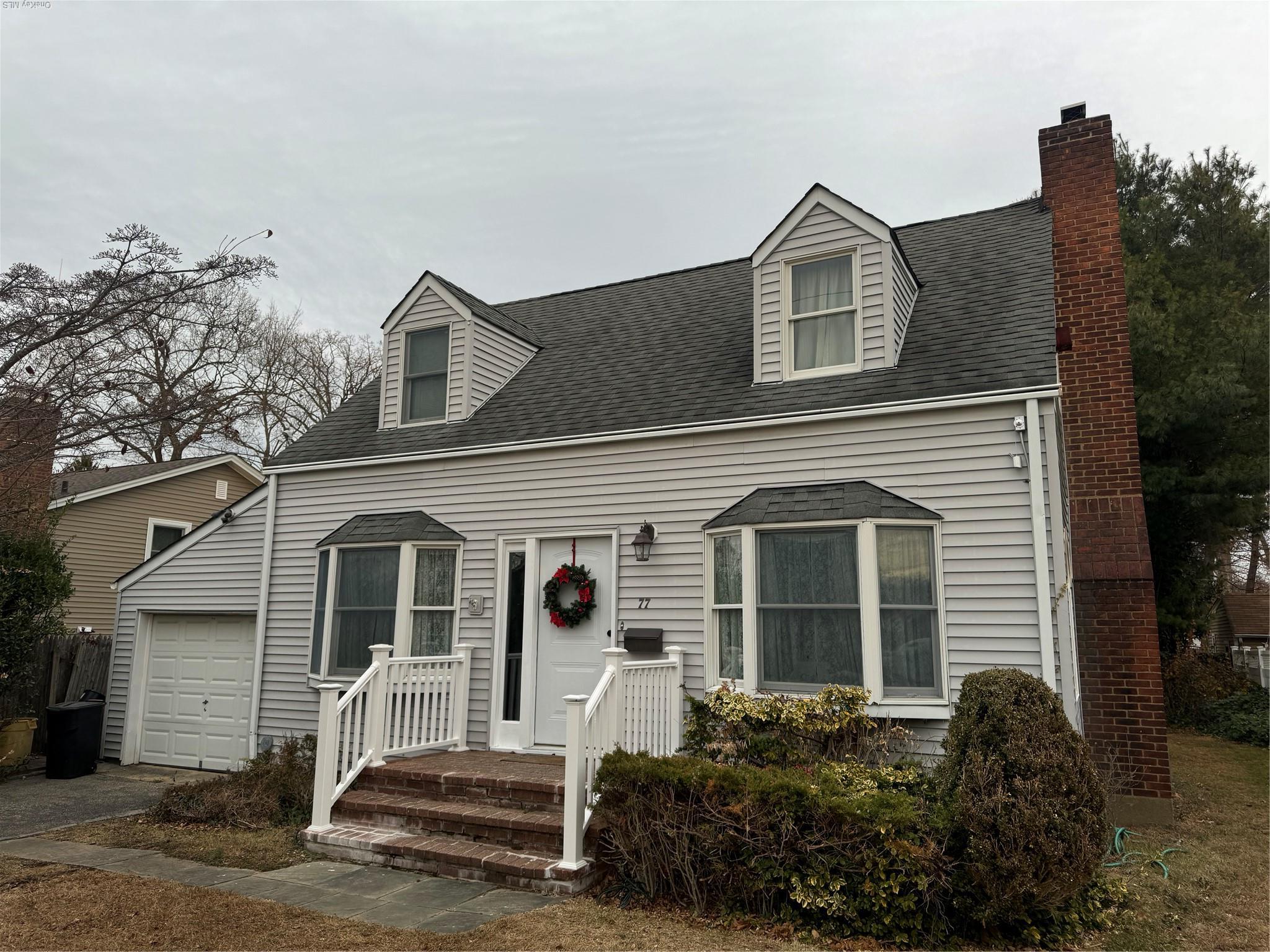 Floyd Pl, East Norwich, NY 11732
