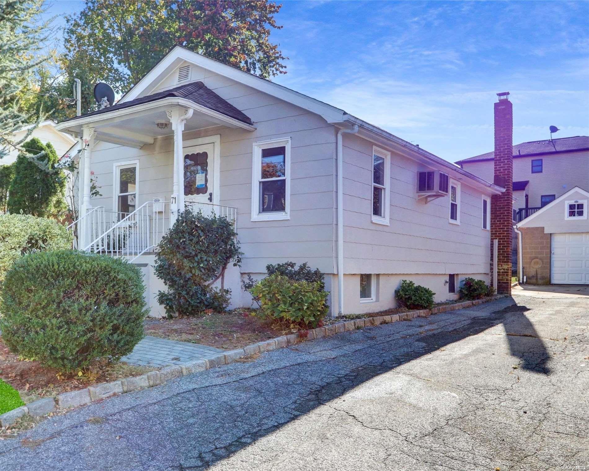 Clement St, Glen Cove, NY 11542