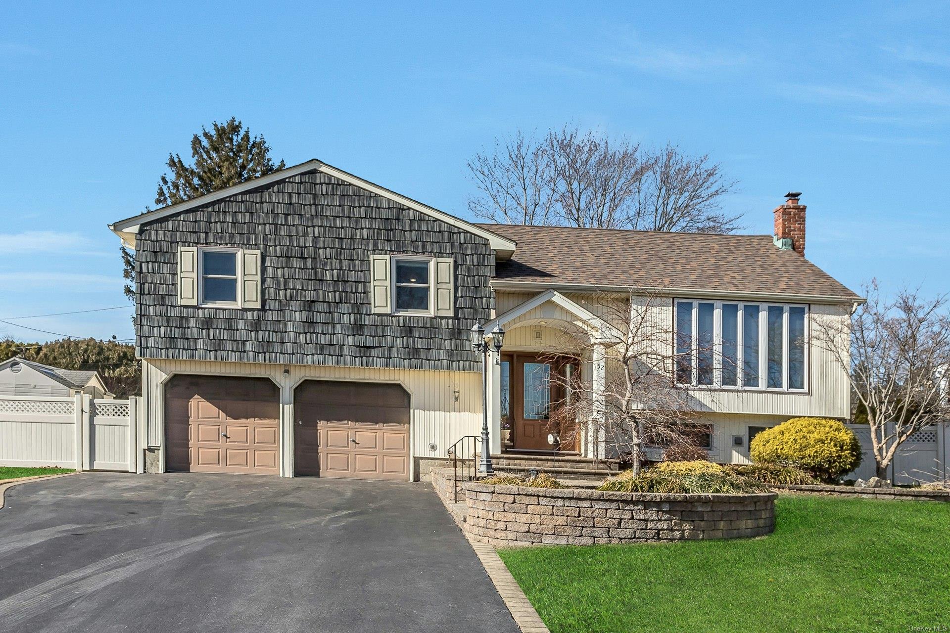 Harvest Ln, Commack, NY 11725