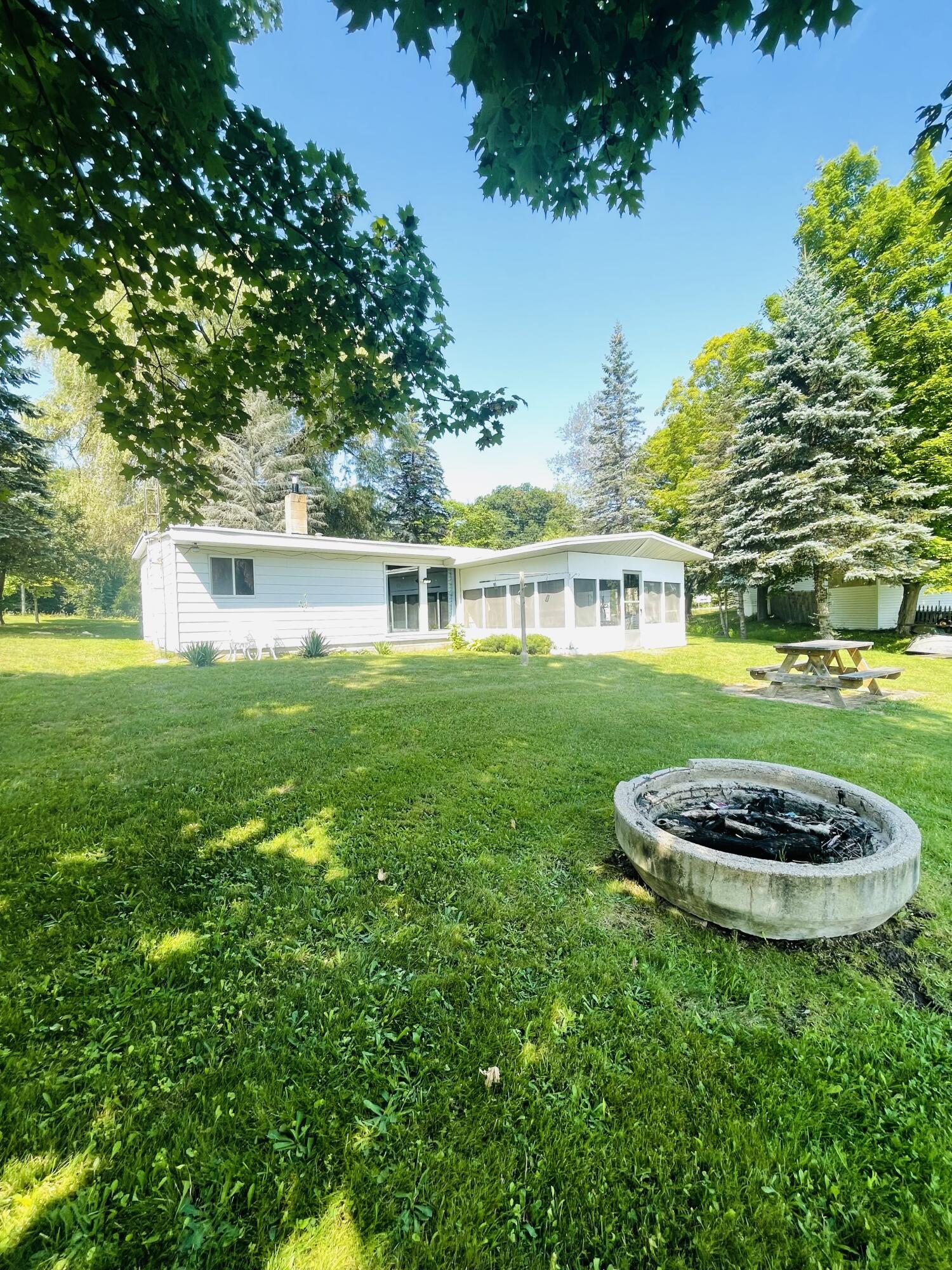 N Larson Rd, Fountain, MI 49410