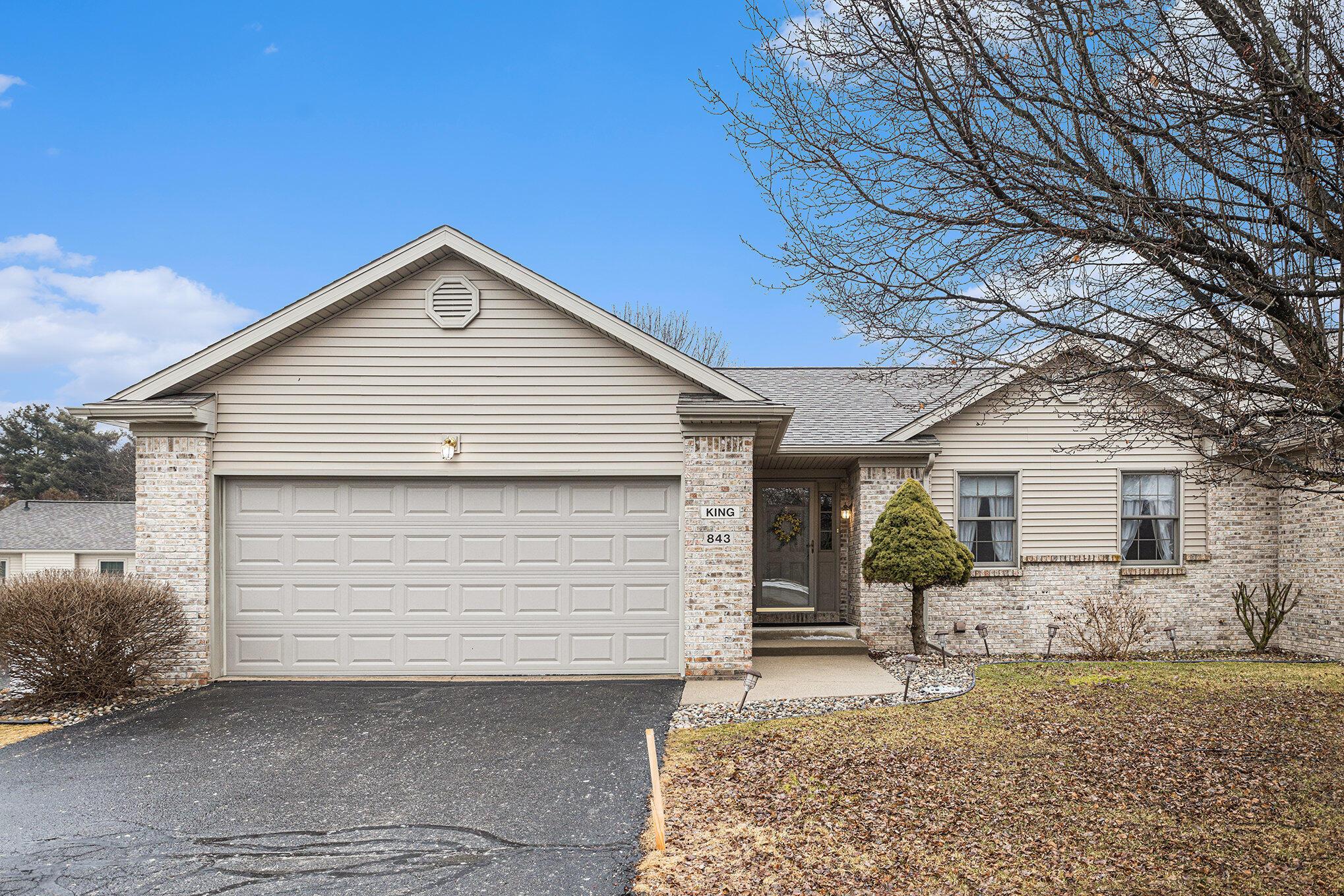 Emerald Dr, Charlotte, MI 48813