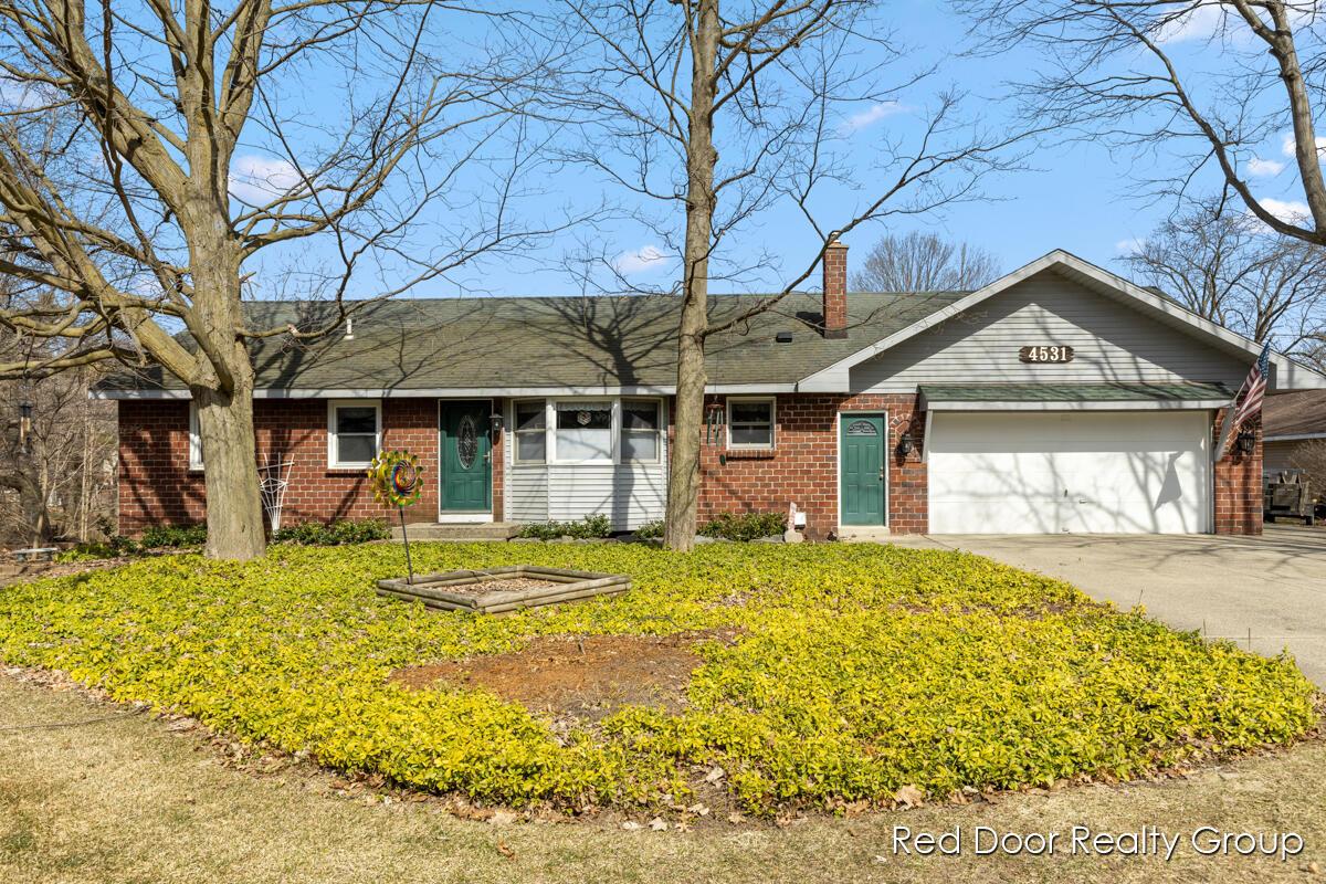 Lancaster Dr, Hudsonville, MI 49426