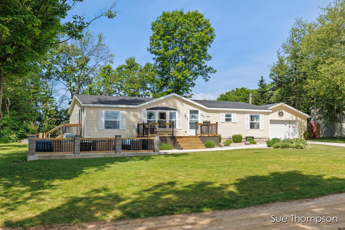 Adele Dr, Trufant, MI 49347