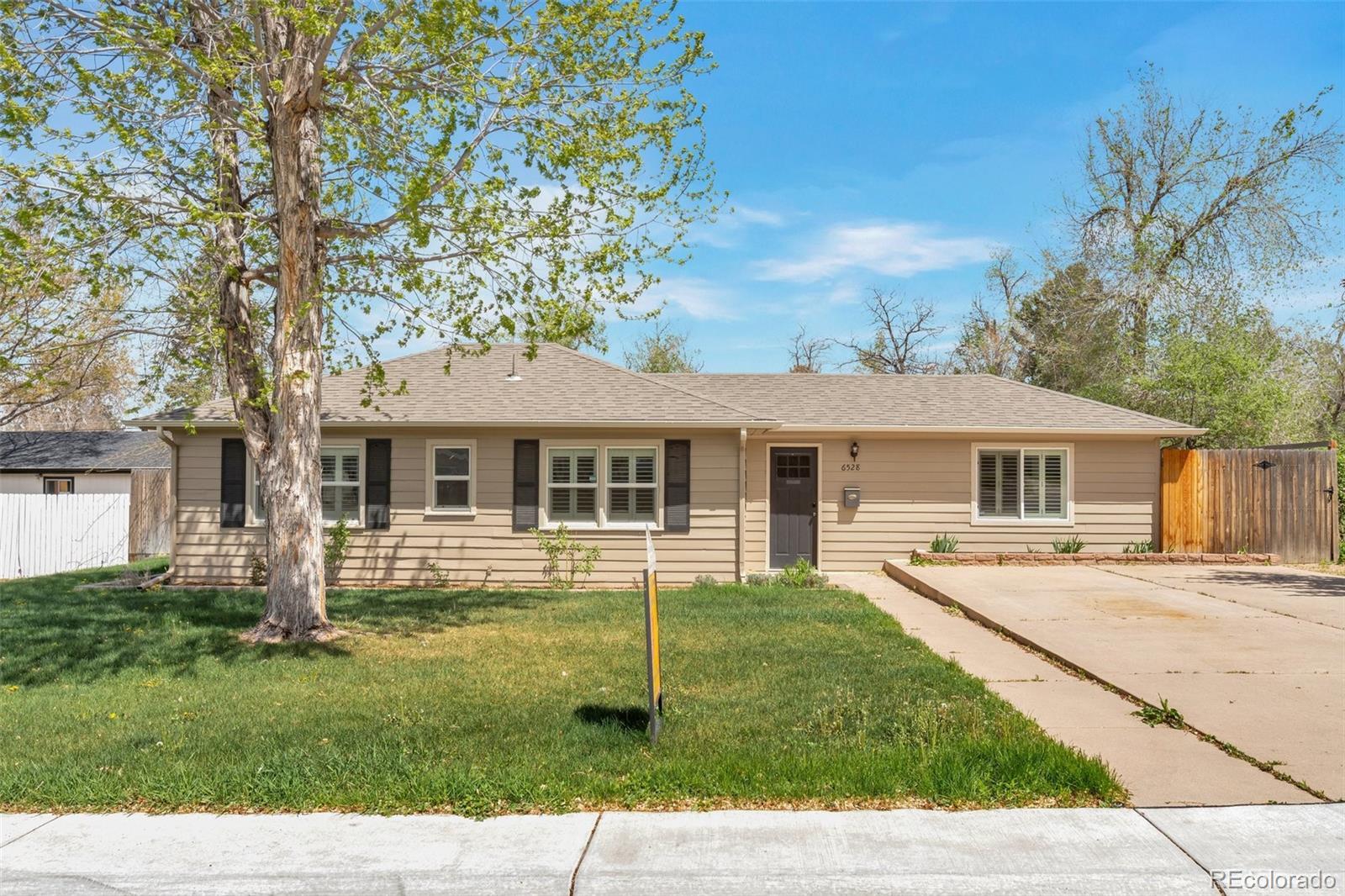 S Louthan St, Littleton, CO 80120
