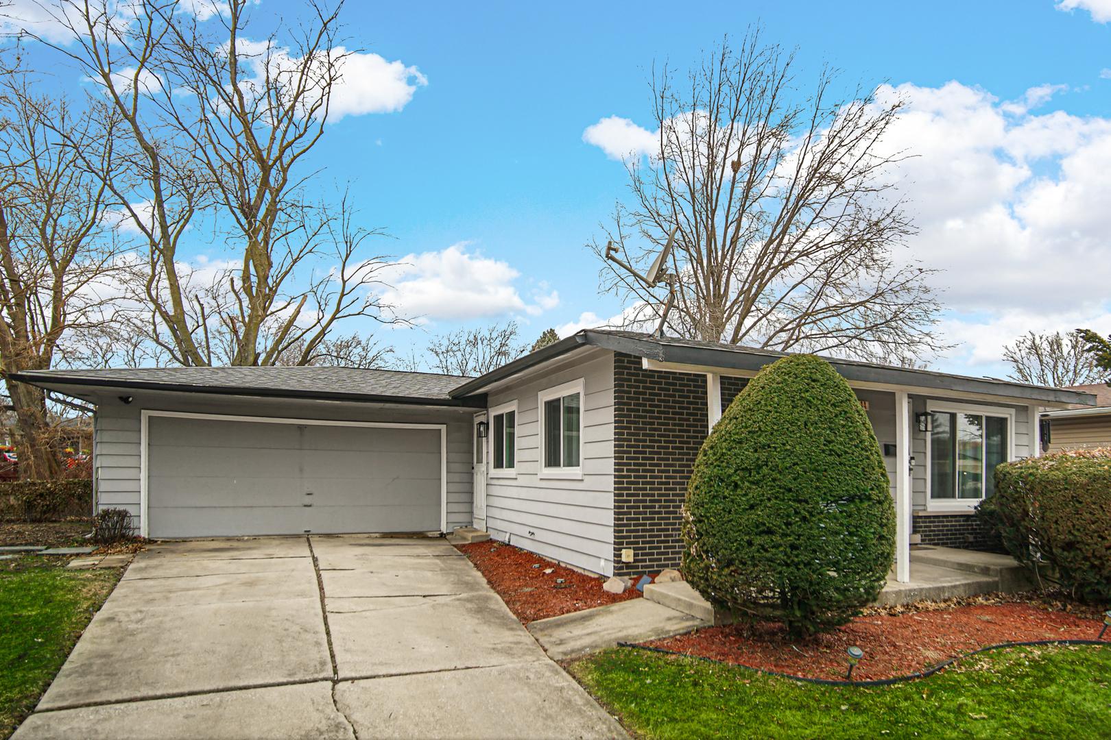 N Pleasant Dr, Glenwood, IL 60425