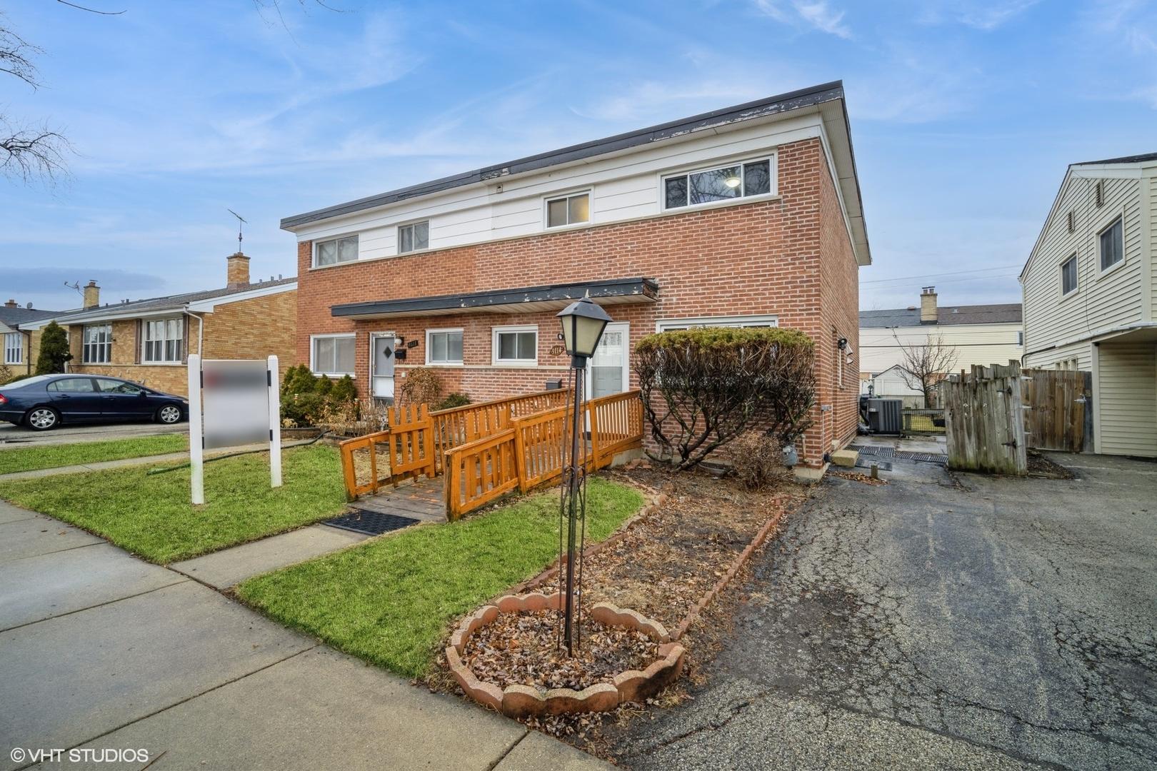 Barberry Ln, Des Plaines, IL 60016