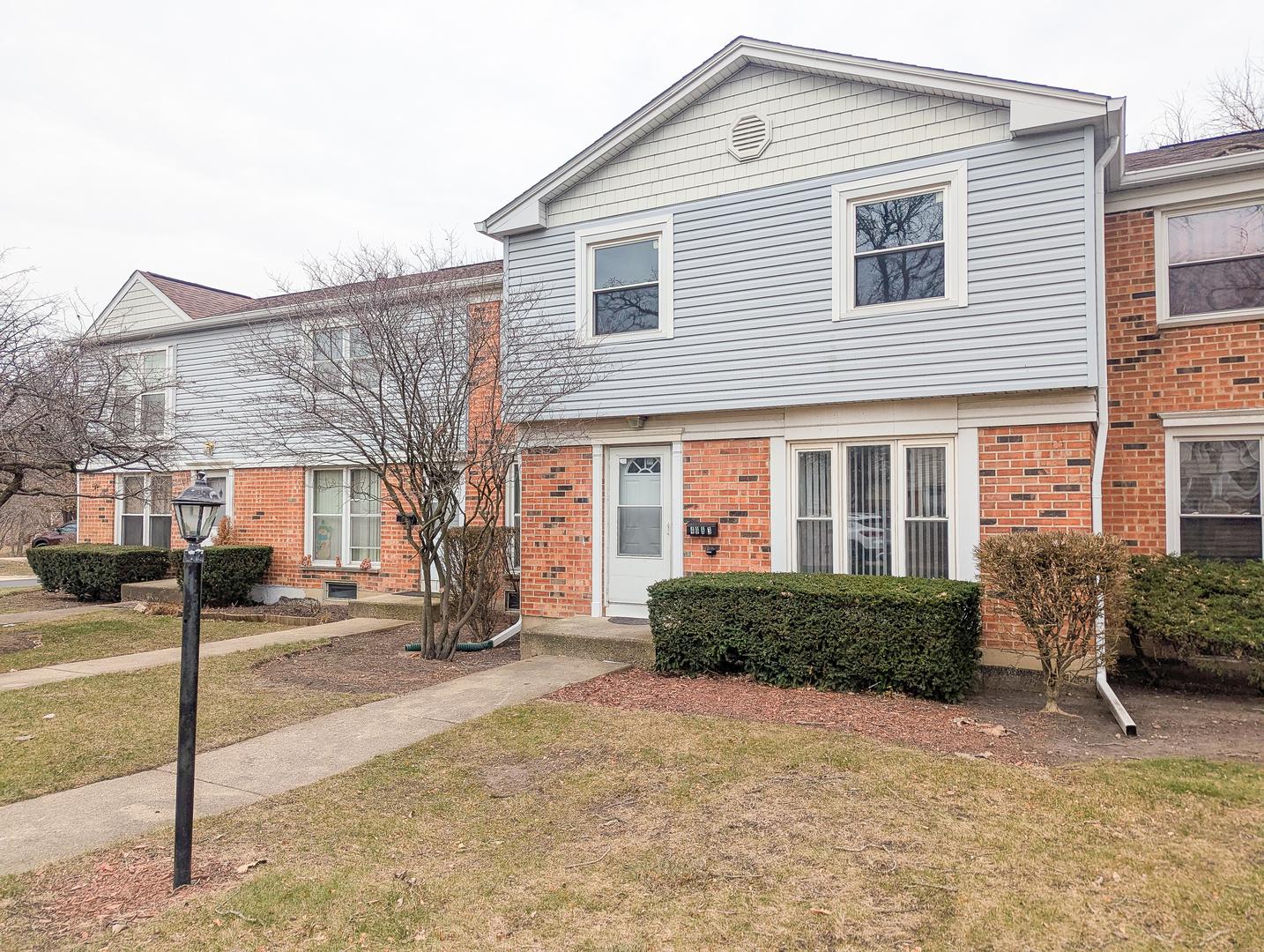 Quincy Ct, Streamwood, IL 60107