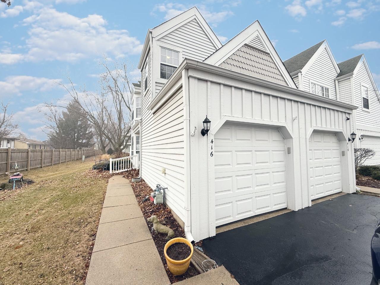 Hill Ct, Wauconda, IL 60084